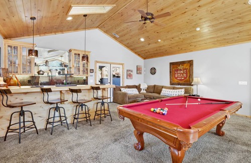 Eagle Mountain Estates Cabin | 417 m² Cabin ∙ 5 bedrooms ∙ 16 guests