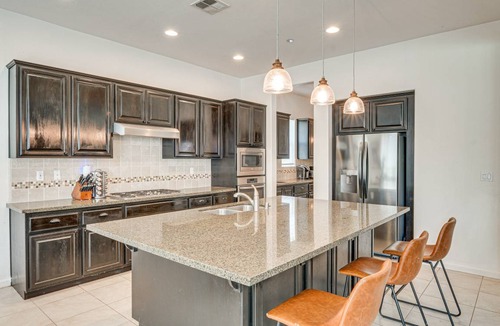 Bakersfield House | 427 m² House ∙ 5 bedrooms ∙ 10 guests