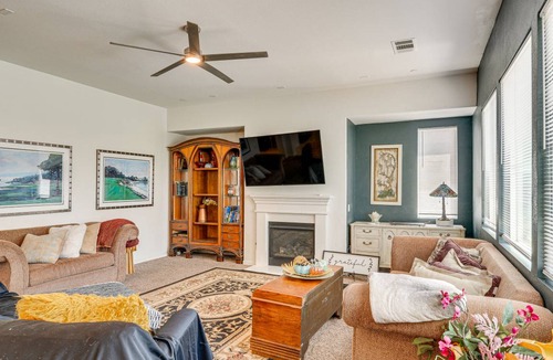 Bakersfield House | 427 m² House ∙ 5 bedrooms ∙ 10 guests