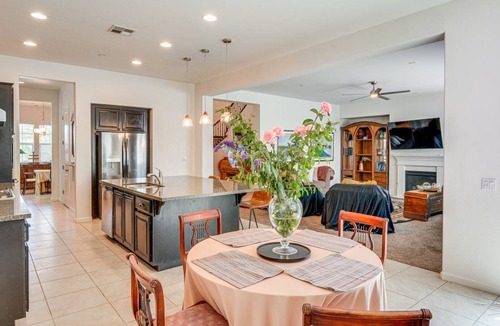 Bakersfield House | 427 m² House ∙ 5 bedrooms ∙ 10 guests