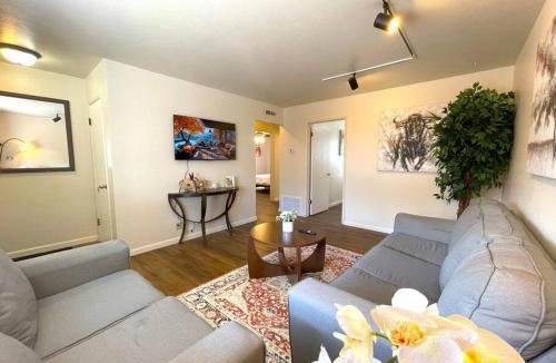Campbell House | 434-Campbell Cozy & Bright 2B/1b/AC/close to Downtown