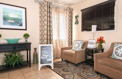 Anaheim Resort Hotel | 45 m² Hotel ∙ 127 guests