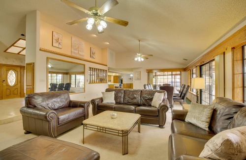 Apple Valley House | 464 m² House ∙ 3 bedrooms ∙ 18 guests