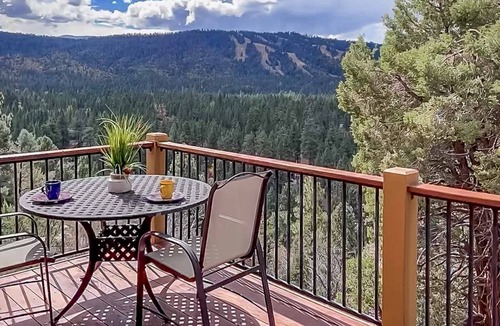 Castle Glen Estates Cabin | 466 m² Cabin ∙ 5 bedrooms ∙ 16 guests