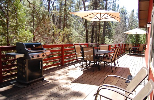 North Wawona Cabin | (46R) Manzanita Lodge at The Redwoods In Yosemite