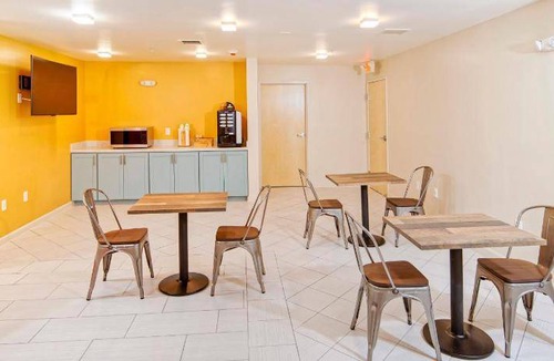 Moss Landing Hotel | 48 m² Hotel ∙ 10 guests