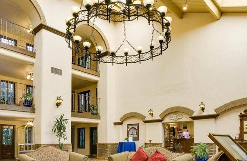 Northwest Anaheim Hotel | 49 m² Hotel ∙ 127 guests