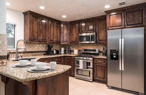 Riverside House | 4b3b Spacious House/Free Parking/Pet friendly