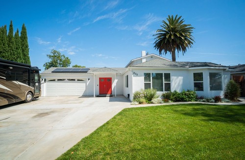 Westside Costa Mesa House | 4bd 3ba modern house Disneyland & Beach