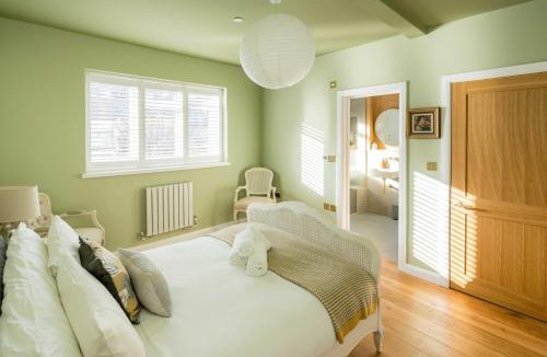 Bayswater House | 4BD Townhouse w/Garden for 8 Adults & 4 Children