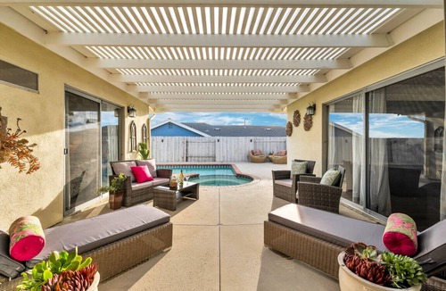 Thousand Oaks House | 4BR, 2Ba, View, Jacuzzi, Pool Table, Ping Pong, Smart TVs