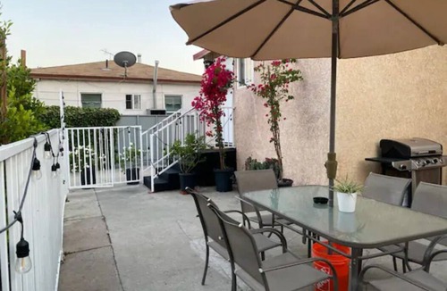 North Central House | 4BR 7Beds, 15pax, Large Parking lot, Private Gated.