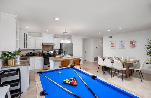 West Covina Villa | 4BR FUN Pool Villa Near Disneyland - Family/Kid Friendly - Sleeps 10