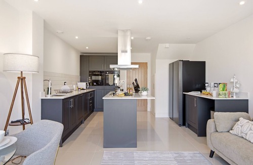 Warwick House | 4BR near Warwick Hospital, Free Parking w/EV Charging, Fast Wifi, Canalside Home