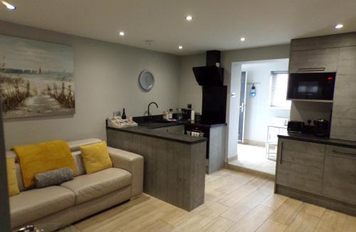 Barton-on-Sea Ski Chalet | 4TheDome