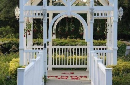 Murrieta House | 5 Acre estate beautiful pond & romantic location.