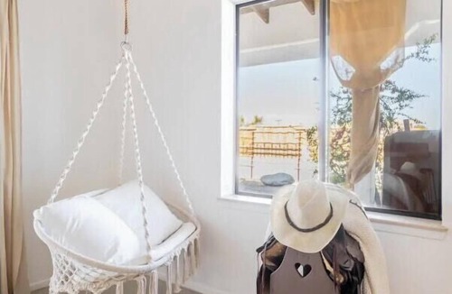 Indian Cove House | 5 Acre Retreat Pool & eBikes-walk to JTPark