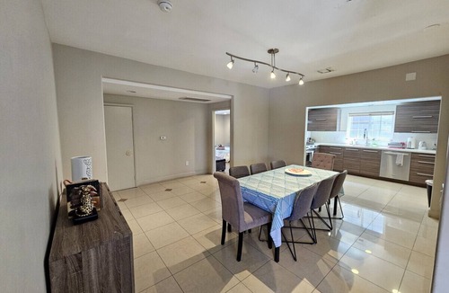 Beverly Grove Apartment | 5 Bed 4 bath A+ Spacious Beverly Hills/WeHo Home!