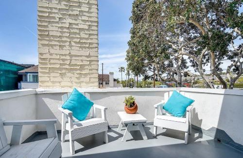 West Newport House | 5 Bedroom 4 Bath Duplex with Parking on 46th St!
