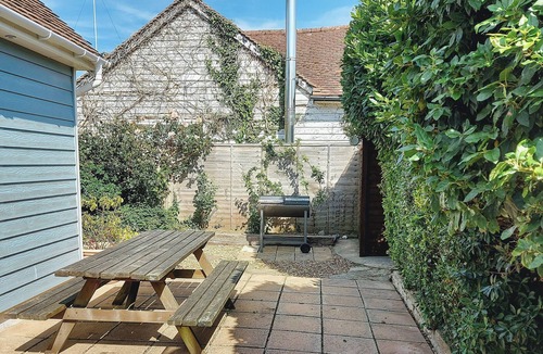 Middleton-on-Sea Cottage | 5 bedroom accommodation in Elmer, near Bognor Regis