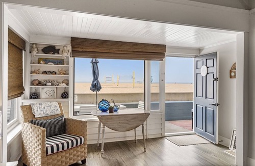 South Redondo House | 5 bedroom Cottage on the Strand!