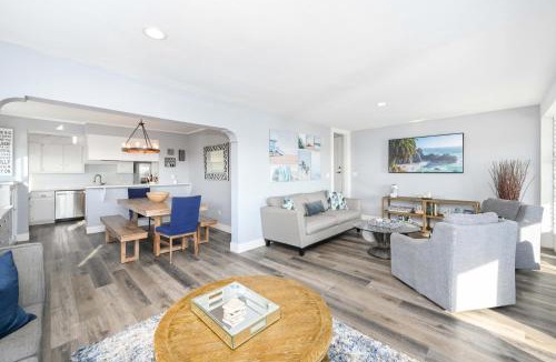 Balboa Peninsula House | 5 Bedroom Duplex on the Boardwalk next to Balboa Pier
