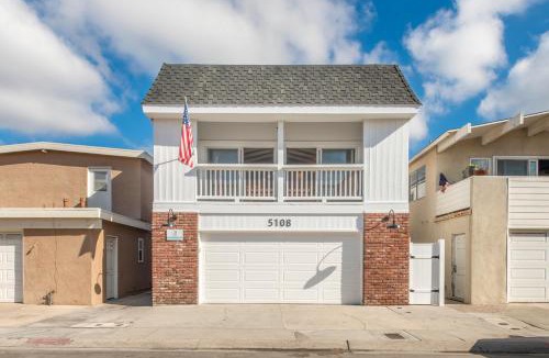 Santa Ana Heights House | 5 Bedroom Home with Pool Table steps to the Beach