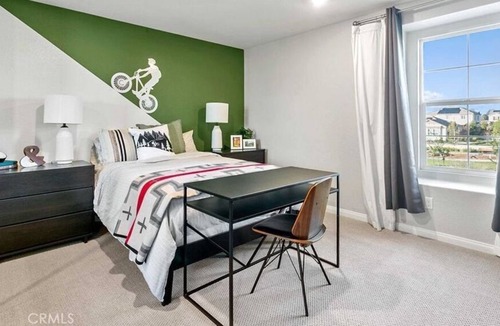 Ontario Apartment | 5 Bedroom Single family L-591294 by Houzlet
