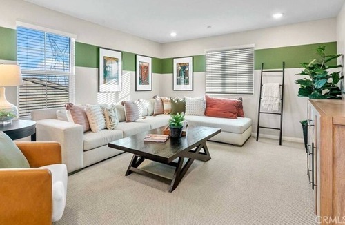 Ontario Apartment | 5 Bedroom Single family L-591294 by Houzlet