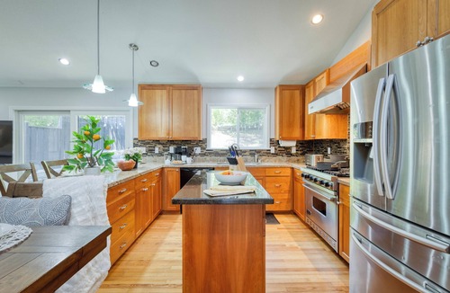 Montgomery Village House | 5 Bedroom wine Country Home, Grill, Hot Tub, Granny unit in Santa Rosa