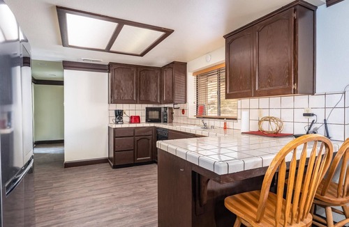 Oakhurst House | 5 Bedrooms &3 Bathrooms House spacious living room and amazing View of Oakhurst