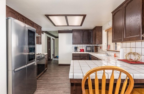 Oakhurst House | 5 Bedrooms &3 Bathrooms House spacious living room and amazing View of Oakhurst