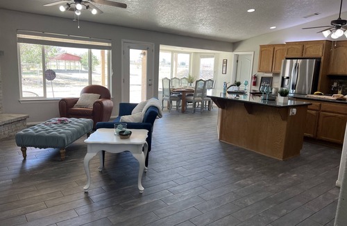 Apple Valley House | 5 bedrooms, 5 private Acres, Stargazing, bonfires, sunsets, serene desert ranch.