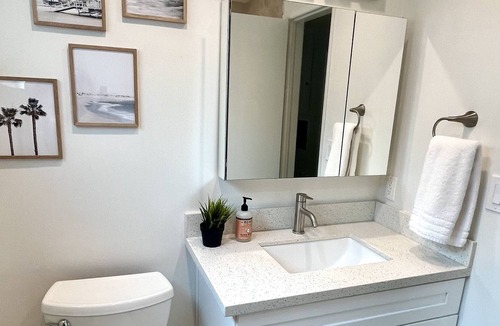 Lawndale House | 5 Beds Comfortable, Spacious, Modern Entire Home - Central AC, 2 Covered Parking