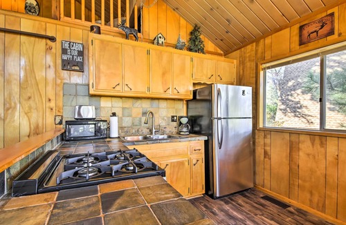 Big Bear Cabin | 5 Mi to Big Bear Mtn Resort: Cozy Cabin w/Deck