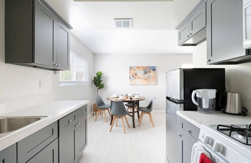 Alhambra Apartment | 5 Mins to DT Alhambra - Homey 2BR Apt W King Bed