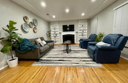 Monrovia House | 5 Mins Walk To Oldtown Monrovia Cozy 4 Br Home
