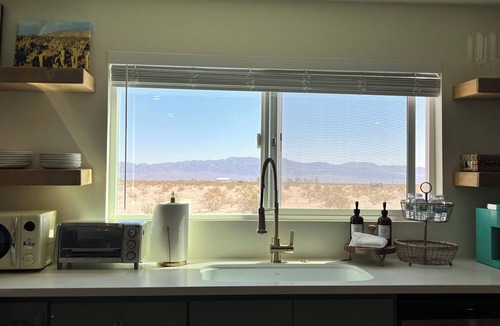 Wonder Valley House | 5 minutes to the Joshua Tree National Park North Entrance with backyard patio