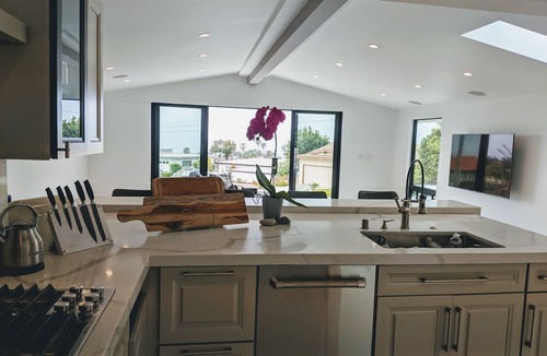Coastal San Pedro House | 5 Star Oceanview Retreat - A Luxury Villa with Resort Amenities