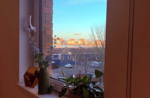 North Woolwich Apartment | 5 Star Room Near London City Airport