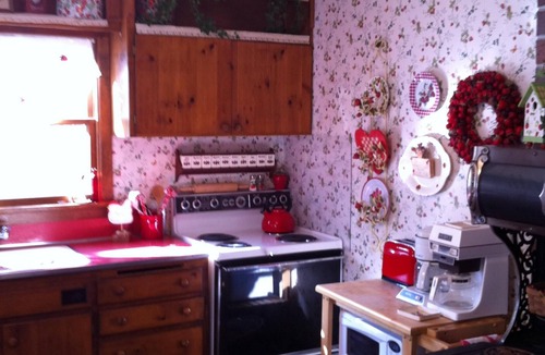 Idyllwild Cabin | 5 STAR *STRAWBERRY CORNER* CLASSIC CABIN ON CREEK, 1 MINUTE WALK TO VILLAGE!
