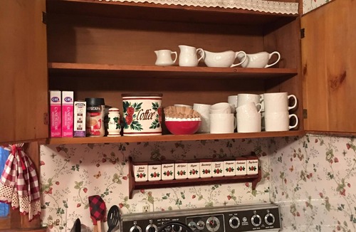 Idyllwild Cabin | 5 STAR *STRAWBERRY CORNER* CLASSIC CABIN ON CREEK, 1 MINUTE WALK TO VILLAGE!
