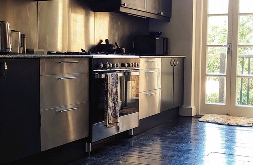 Kennington House | 5 Star Whole House - Victorian terrace Central London