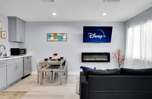 Southeast Anaheim House | 51 m² House ∙ 1 bedroom ∙ 2 guests