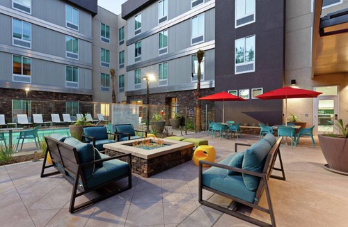 Temecula Hotel | 52 m² Hotel ∙ 127 guests
