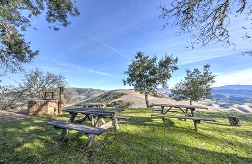 Northwest Carmel Cabin | 557 m² Lodge ∙ 4 bedrooms ∙ 18 guests