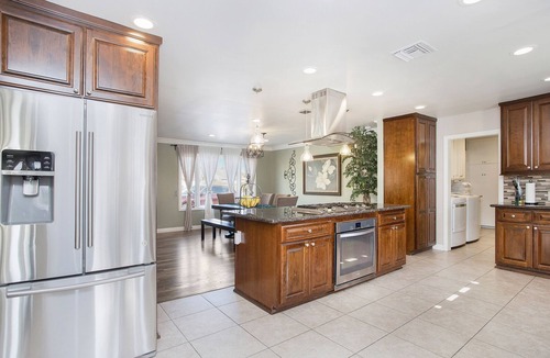 Hermosa Village House | 5bd Gated House, Walk to Disneyland tram.
