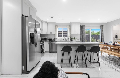 Midway City House | 5BR 4.5BA! SLEEPS 18! GAMES! LITTLE SAIGON! CLOSE TO DISNEY & OC BEACHES