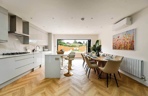 London Borough of Ealing House | 5BR Family Home | Garden | AC | Near Wembley