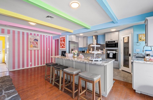 Riverside House | 5BR｜Pickleball Court｜Pool｜Tree Deck｜Mini Golf｜BBQ